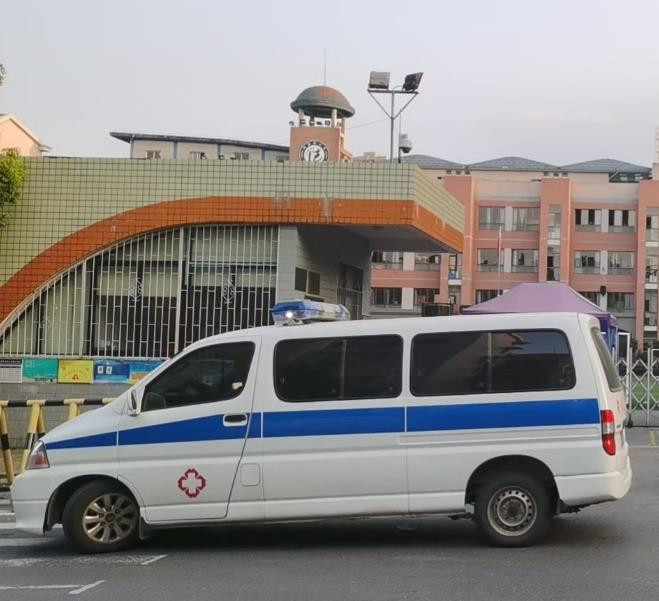 双柏救护车出租护送骨折病人一公里多少钱